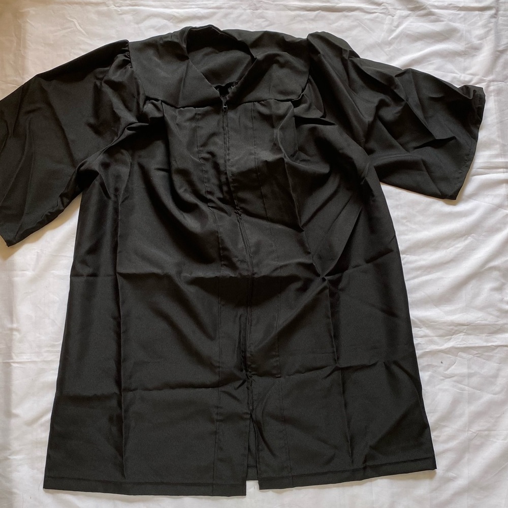Black graduation 🧑‍🎓 gown